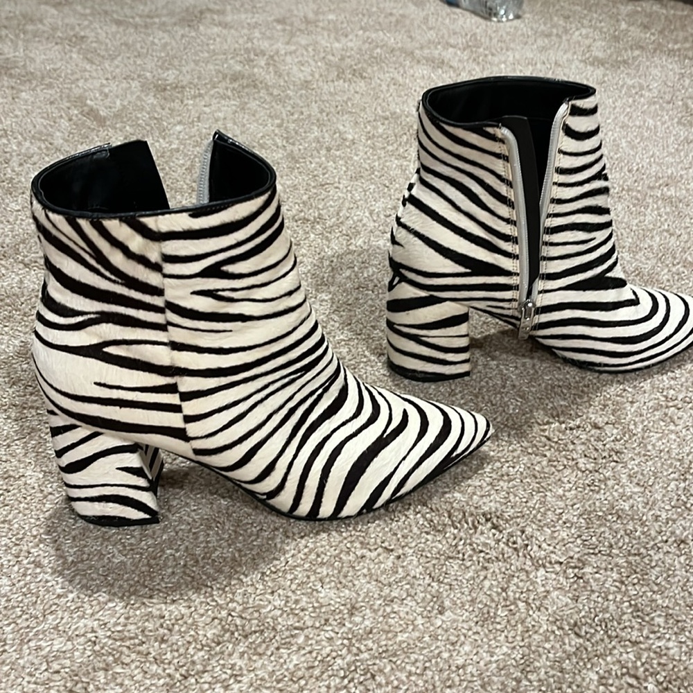Beautiful high-end animal print booty like new ! - Picture 6 of 9